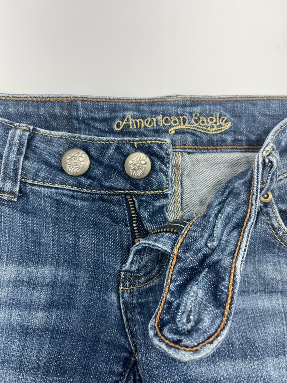Vintage Y2K American Eagle Outfitters low rise Washed Blue Denim Jean shorts - Picture 2 of 8